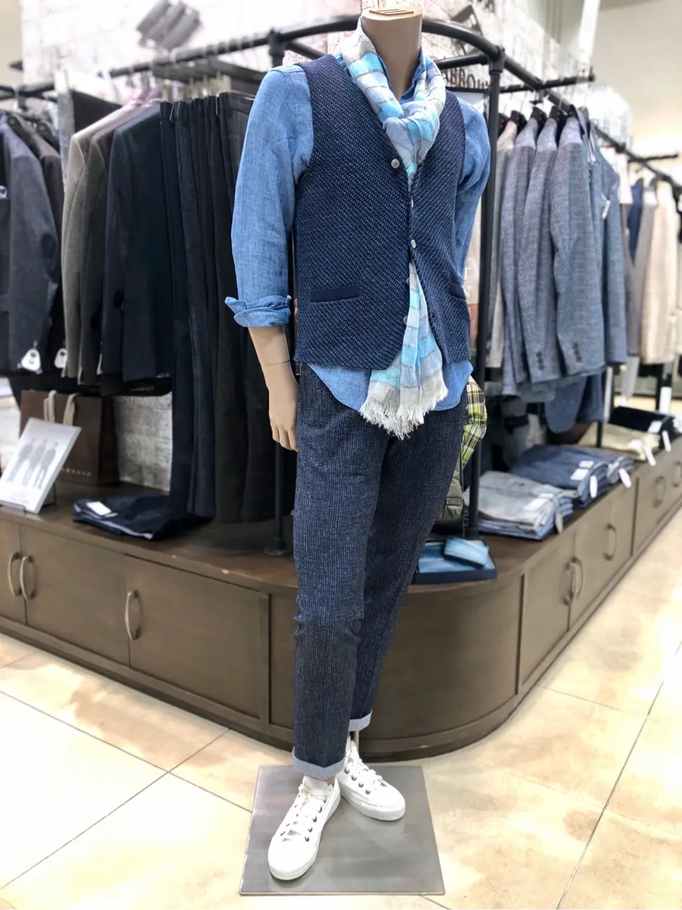 JOSEPH ABBOUD Konda コーディネート画像