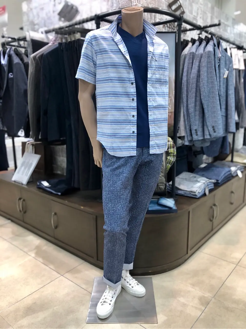 JOSEPH ABBOUD Konda コーディネート画像