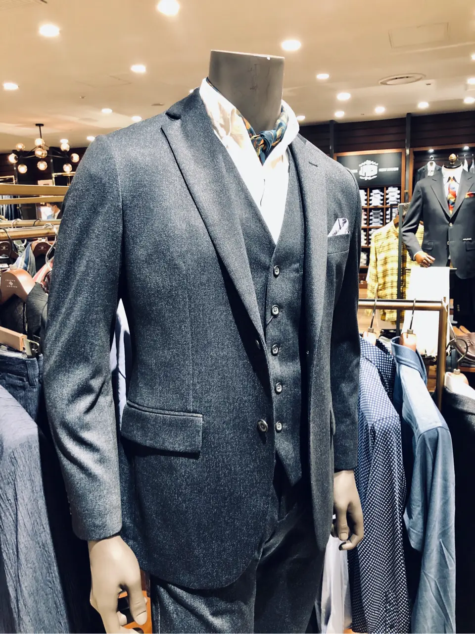 JOSEPH ABBOUD 新林 コーディネート画像