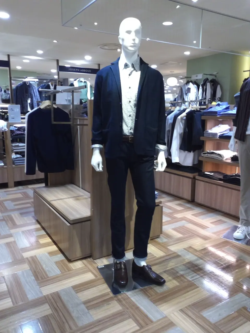 JOSEPH ABBOUD 森部 コーディネート画像