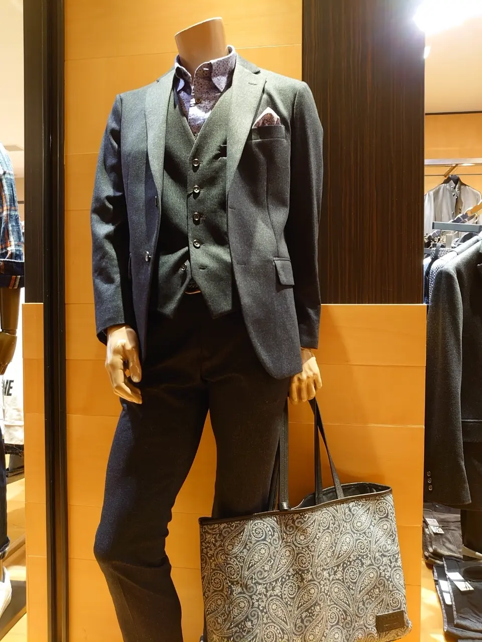  三宅 コーディネート画像