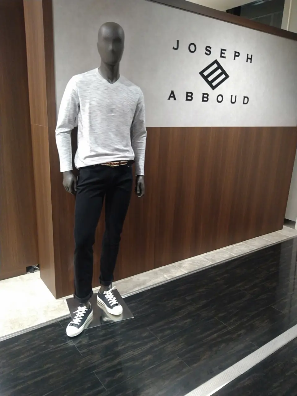 JOSEPH ABBOUD 重留 コーディネート画像