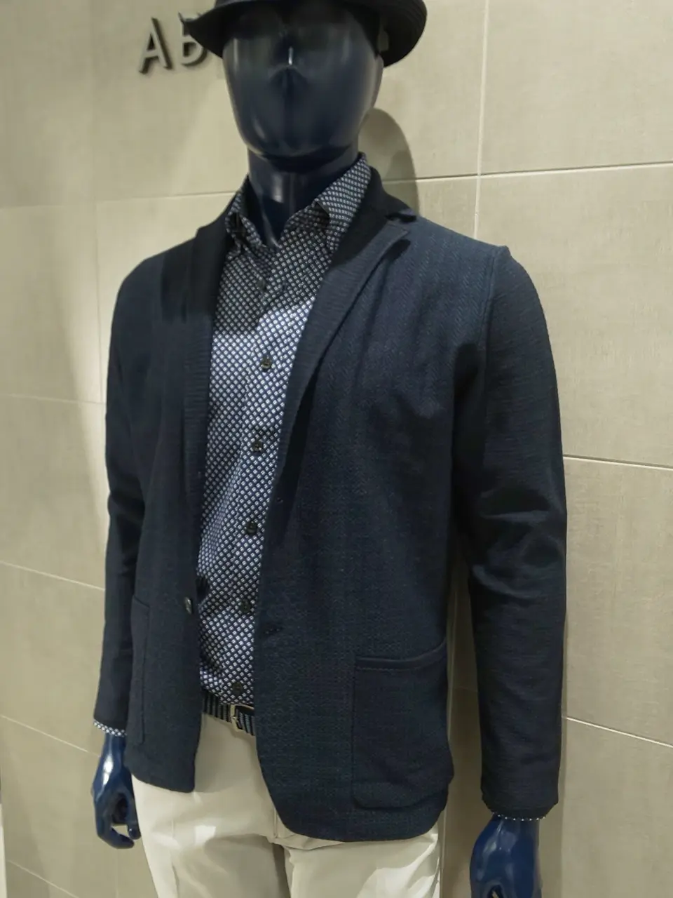 JOSEPH ABBOUD 吉川 コーディネート画像