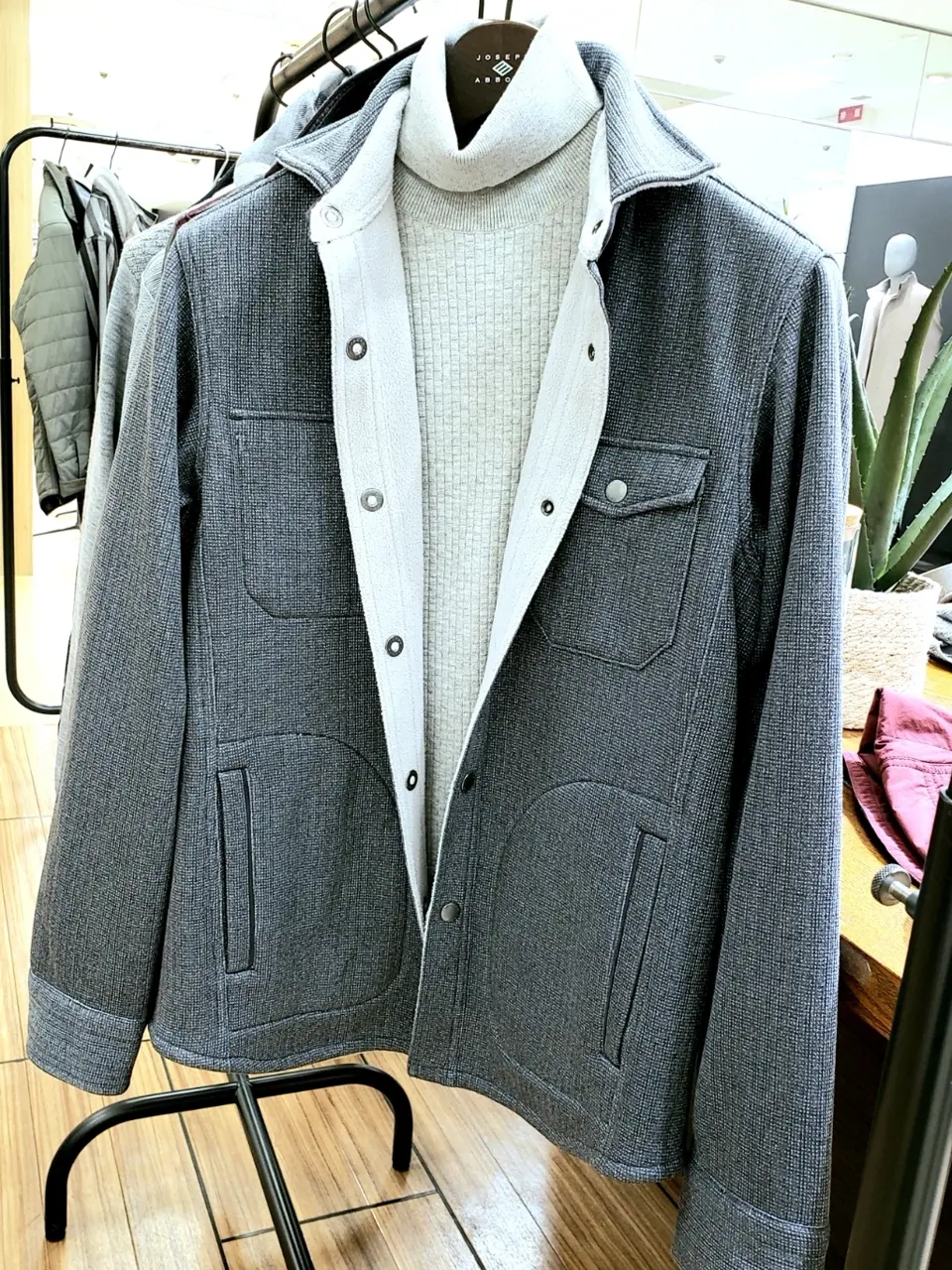 JOSEPH ABBOUD 中西 コーディネート画像