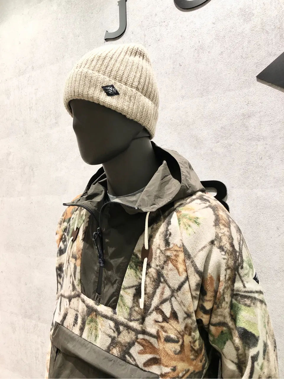 JOSEPH ABBOUD 二澤 コーディネート画像