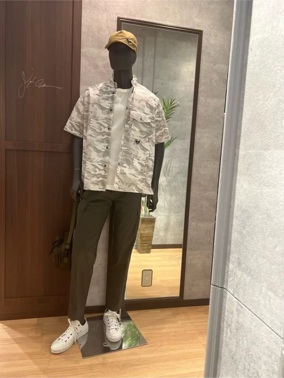 JOSEPH ABBOUD MOUNTAIN 上條 コーディネート画像