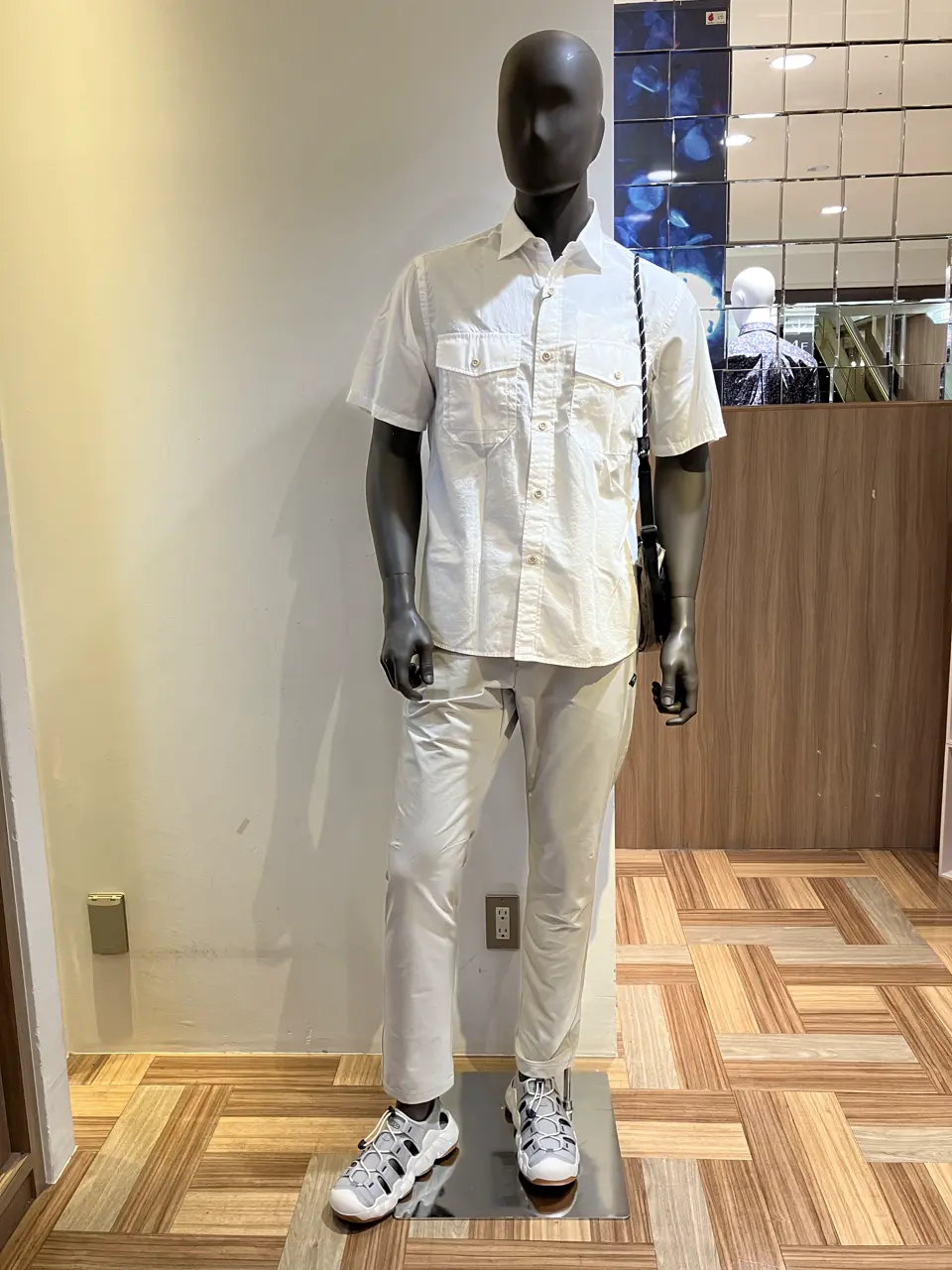 JOSEPH ABBOUD MOUNTAIN 小城 コーディネート画像