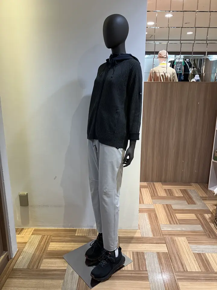 JOSEPH ABBOUD MOUNTAIN 小城 コーディネート画像