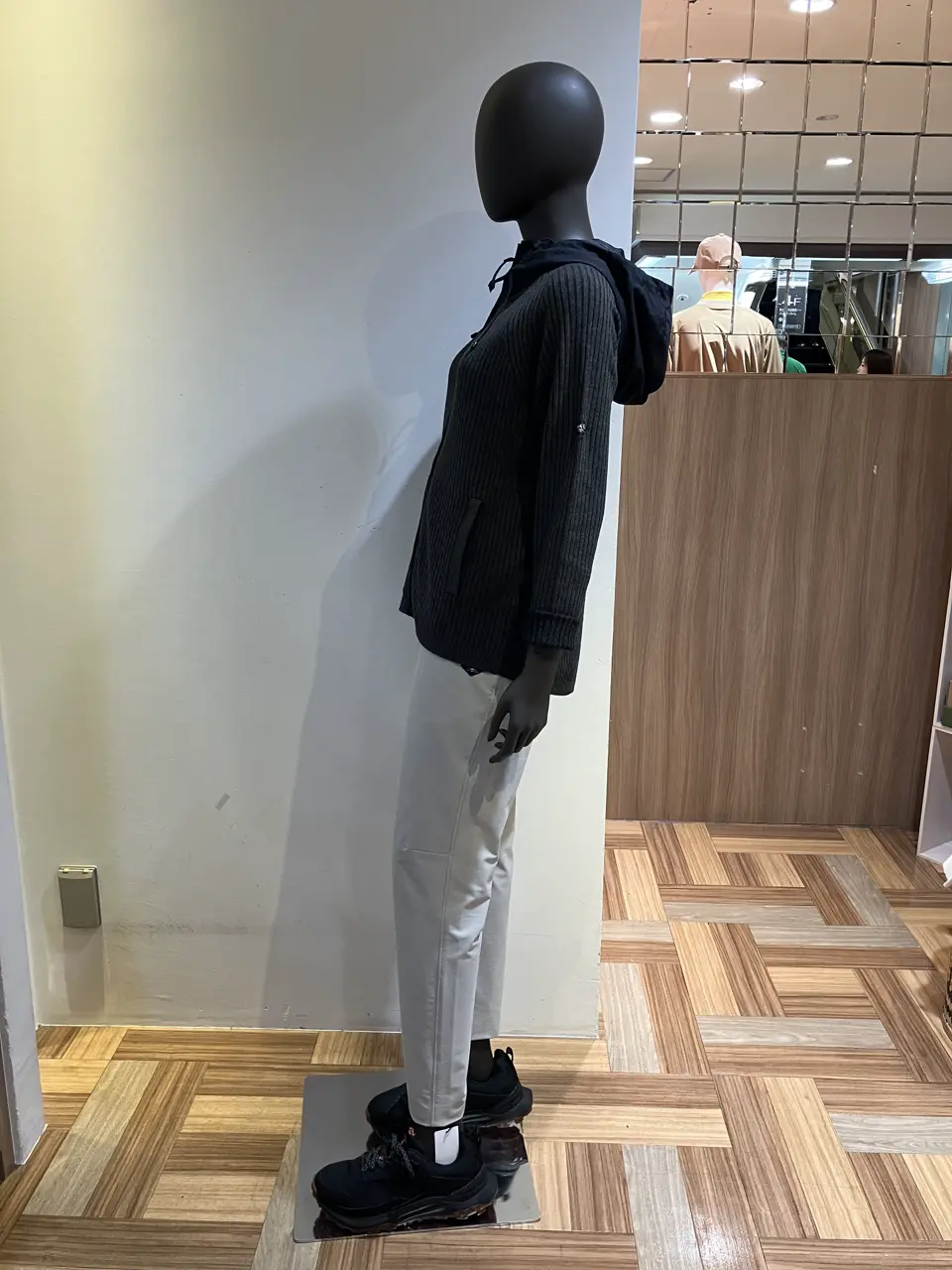 JOSEPH ABBOUD MOUNTAIN 小城 コーディネート画像