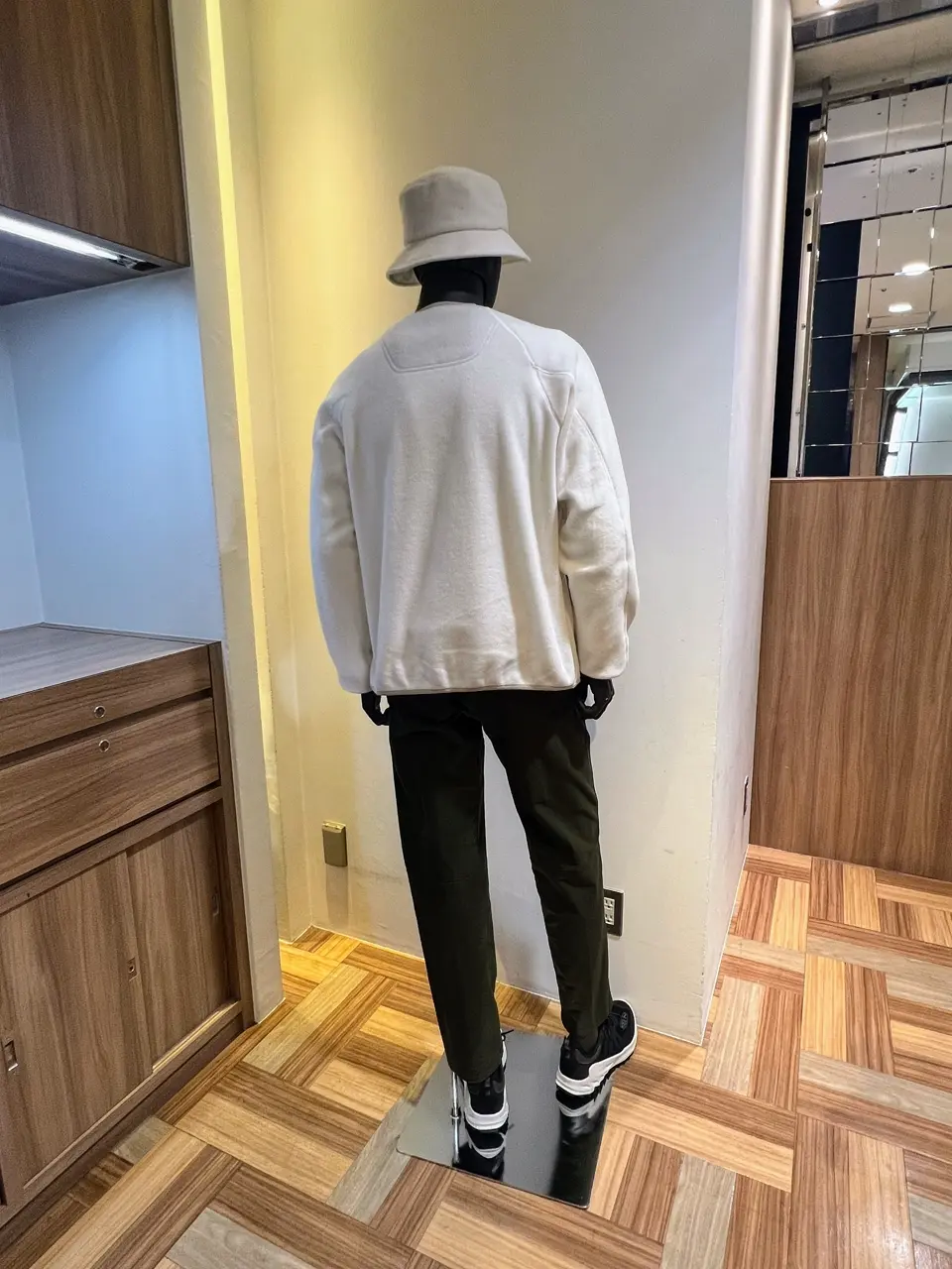 JOSEPH ABBOUD MOUNTAIN 森部 コーディネート画像