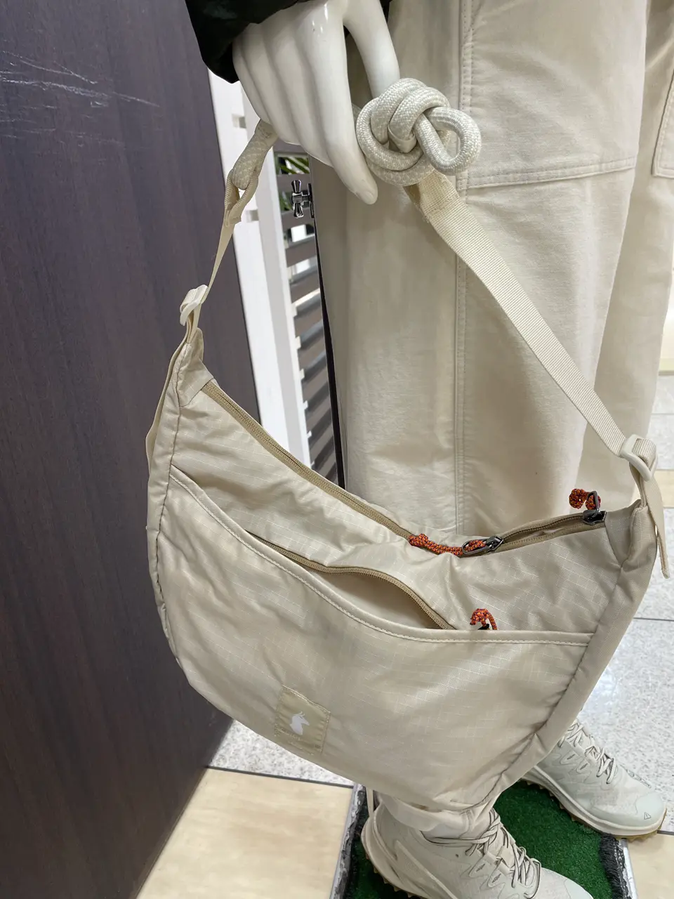 JOSEPH ABBOUD MOUNTAIN 松山 コーディネート画像