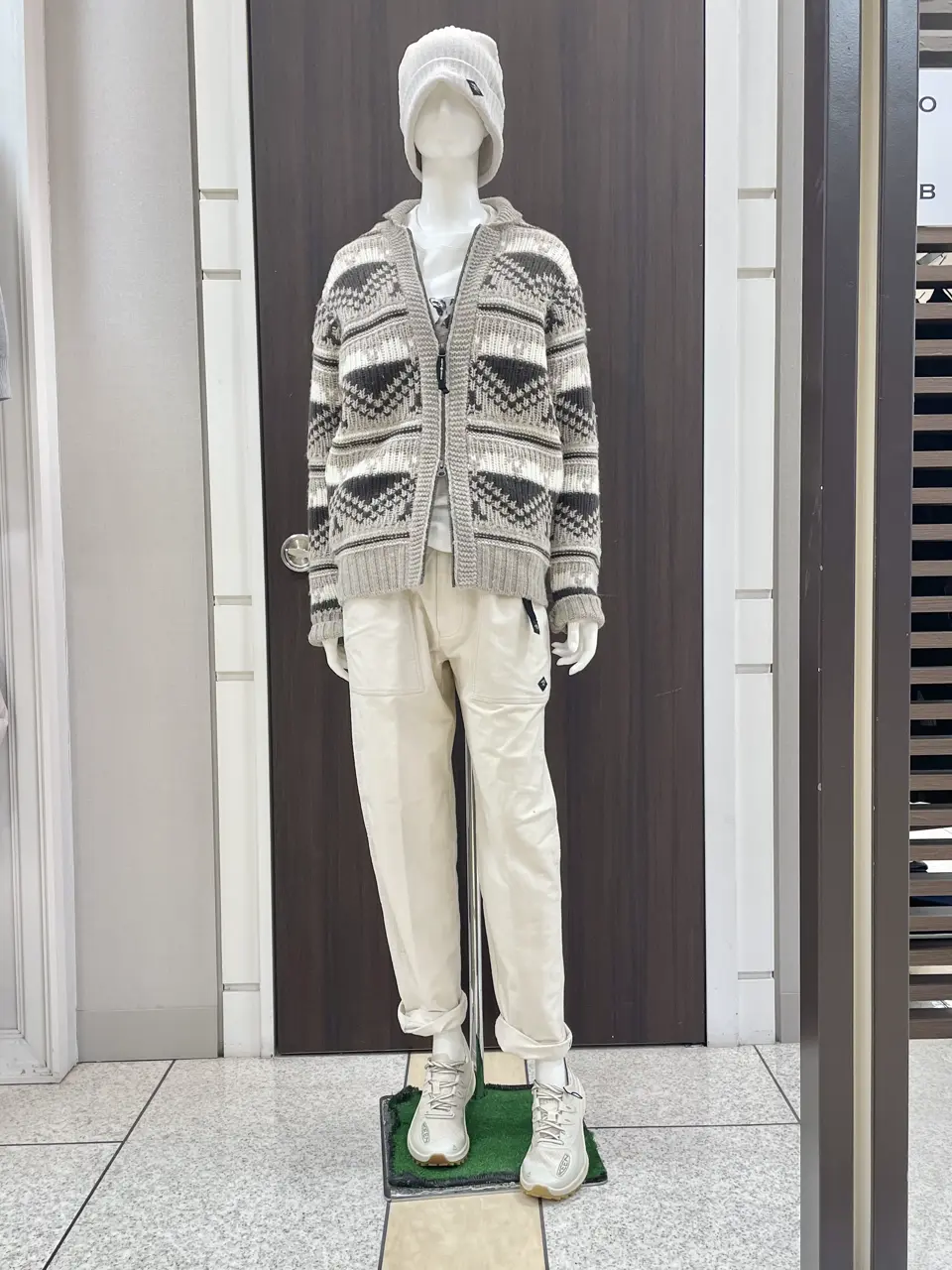 JOSEPH ABBOUD MOUNTAIN 松山 コーディネート画像