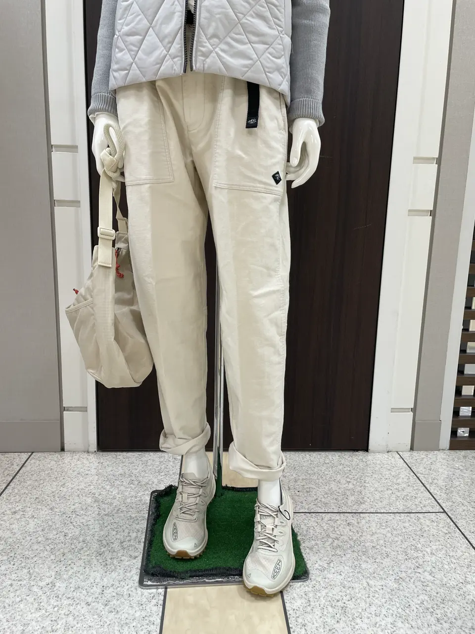 JOSEPH ABBOUD MOUNTAIN 松山 コーディネート画像