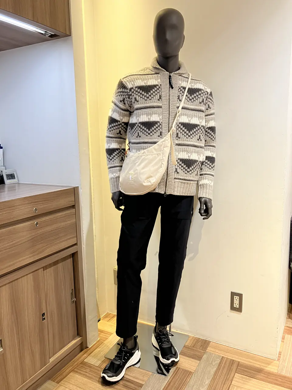 JOSEPH ABBOUD 小城 コーディネート画像