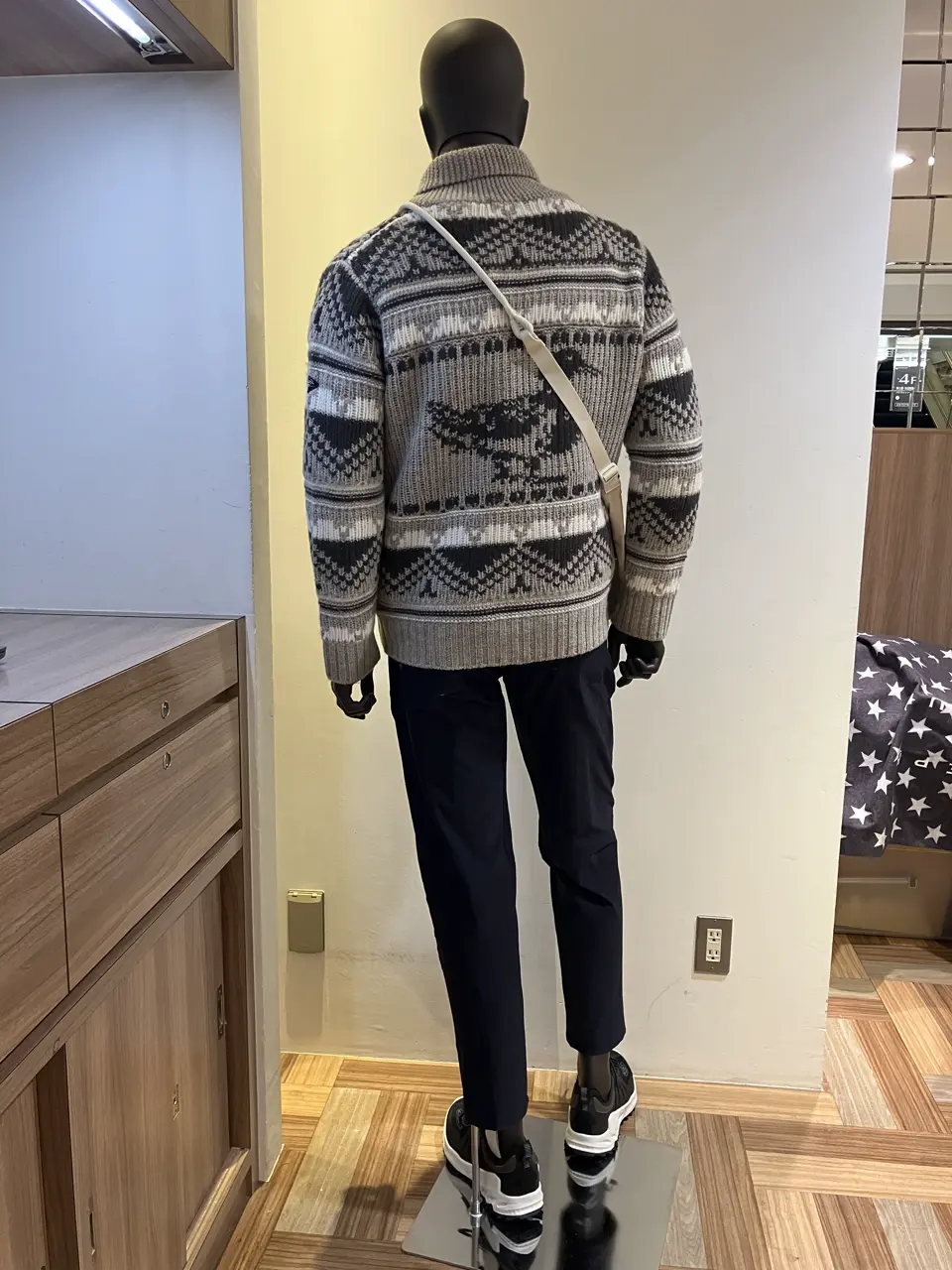 JOSEPH ABBOUD 小城 コーディネート画像