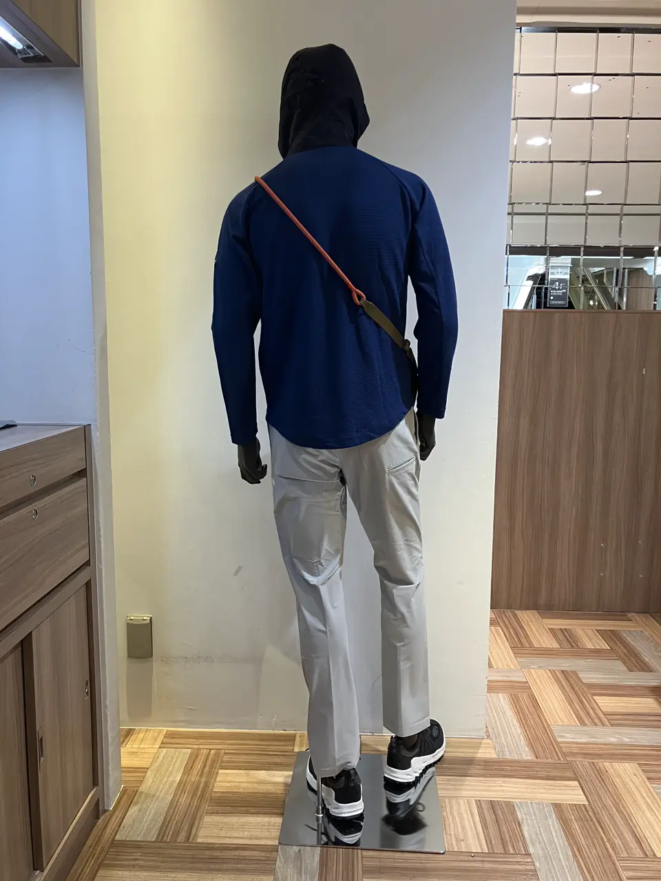 JOSEPH ABBOUD MOUNTAIN 小城 コーディネート画像