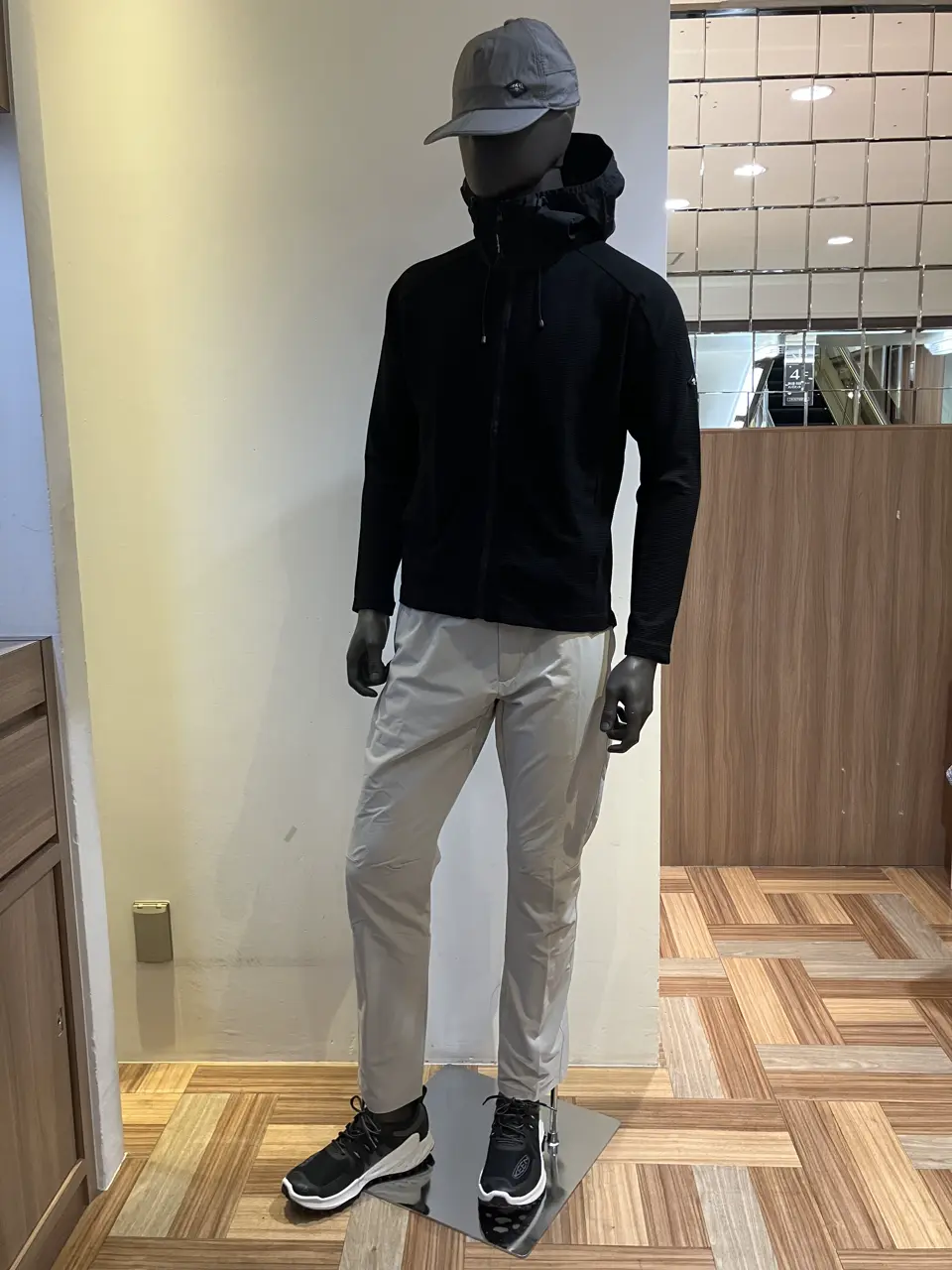 JOSEPH ABBOUD MOUNTAIN 小城 コーディネート画像