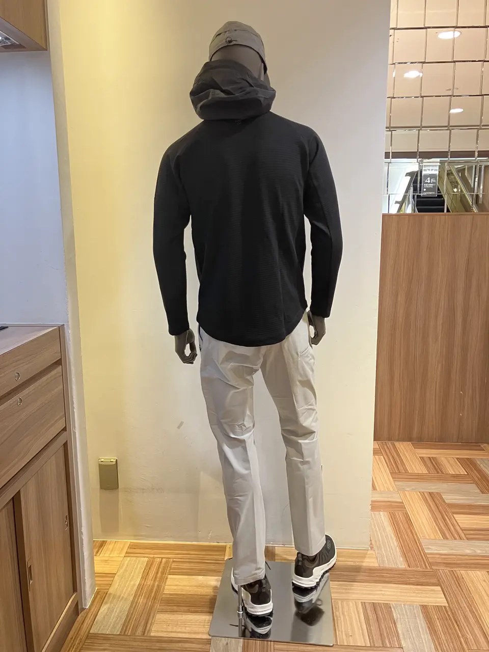 JOSEPH ABBOUD MOUNTAIN 小城 コーディネート画像