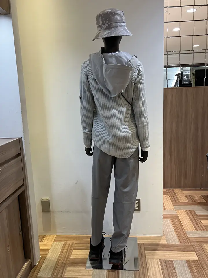 JOSEPH ABBOUD MOUNTAIN 小城 コーディネート画像