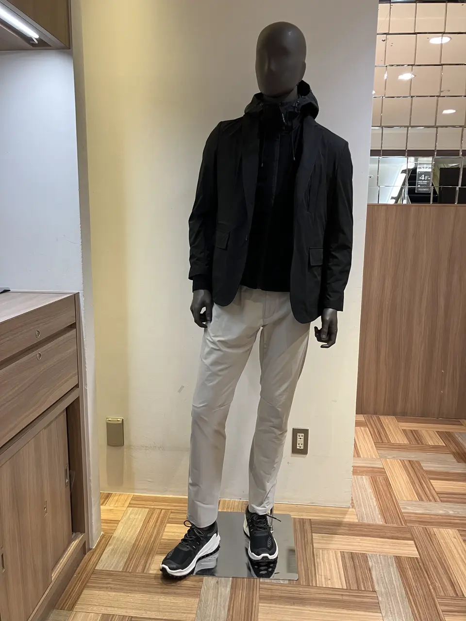 JOSEPH ABBOUD MOUNTAIN 小城 コーディネート画像