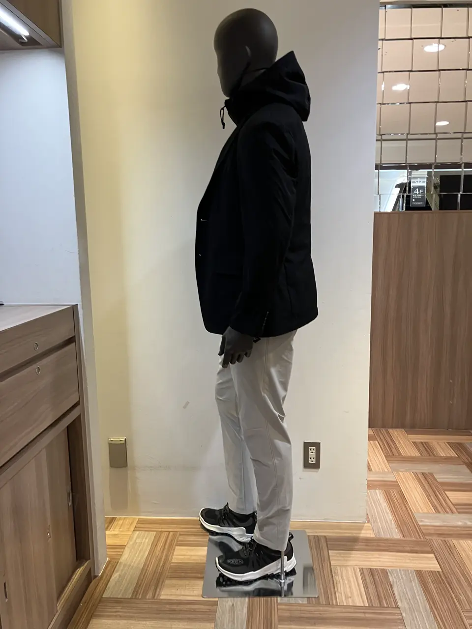 JOSEPH ABBOUD MOUNTAIN 小城 コーディネート画像