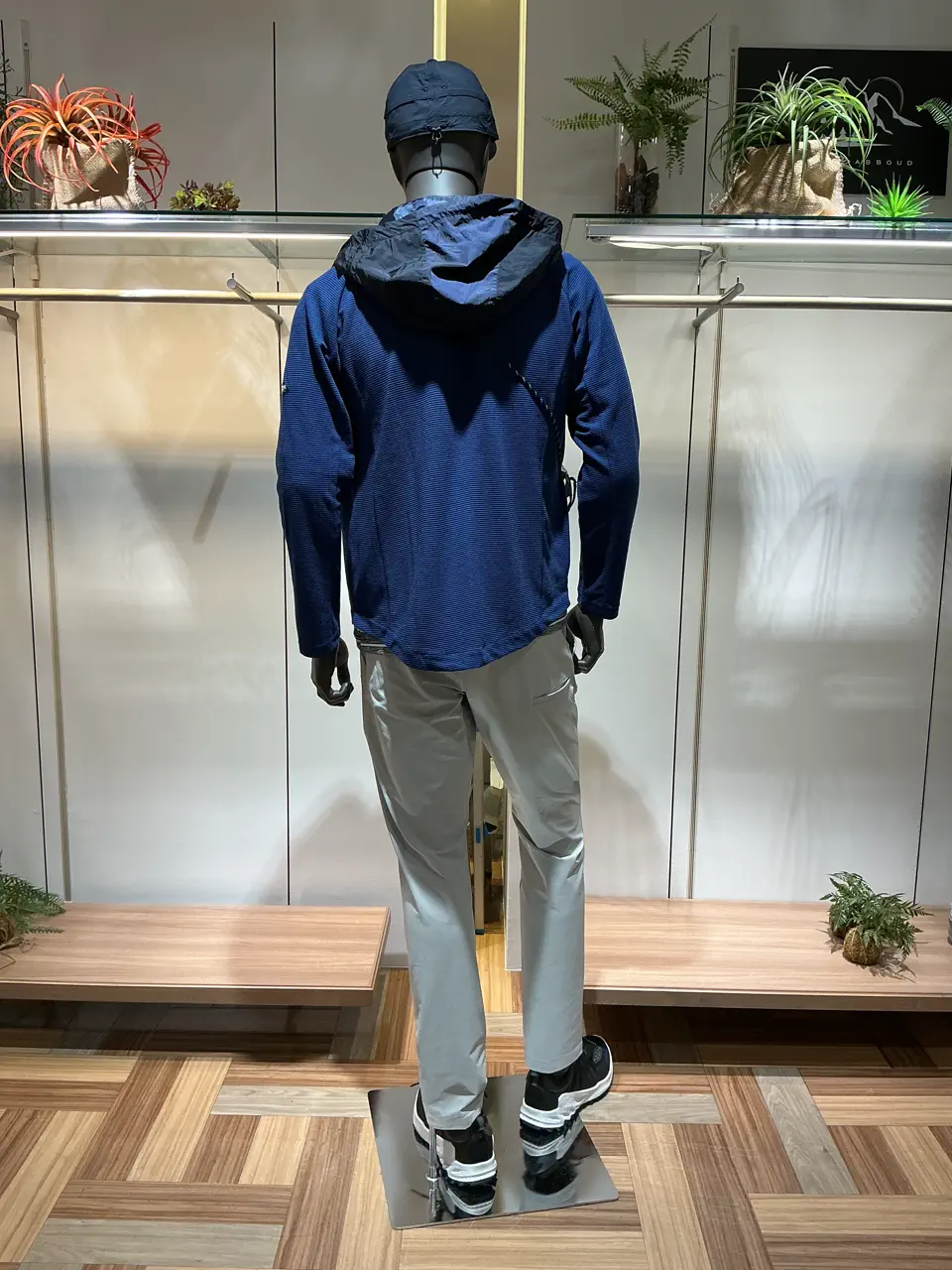 JOSEPH ABBOUD MOUNTAIN 小城 コーディネート画像