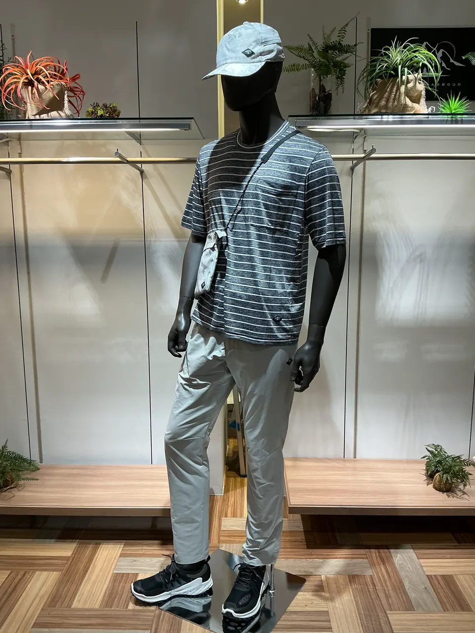 JOSEPH ABBOUD MOUNTAIN 小城 コーディネート画像