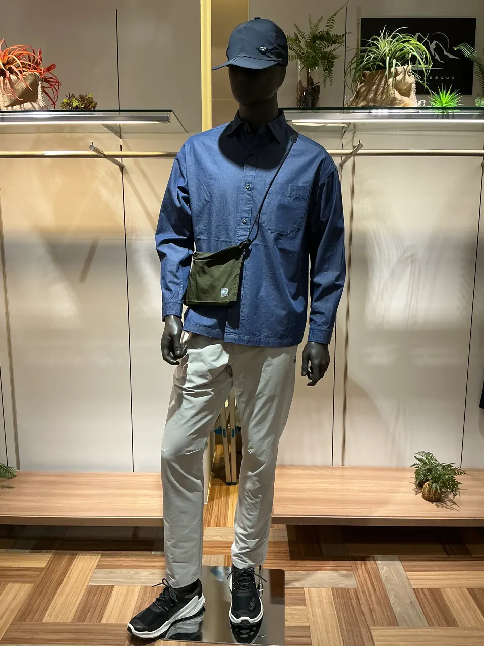 JOSEPH ABBOUD MOUNTAIN 小城 コーディネート画像