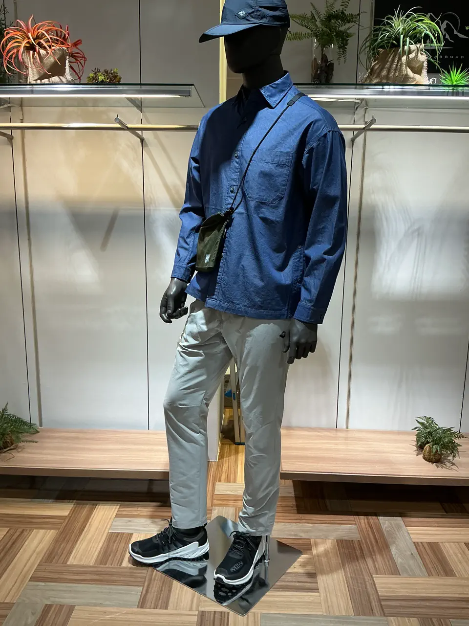 JOSEPH ABBOUD MOUNTAIN 小城 コーディネート画像