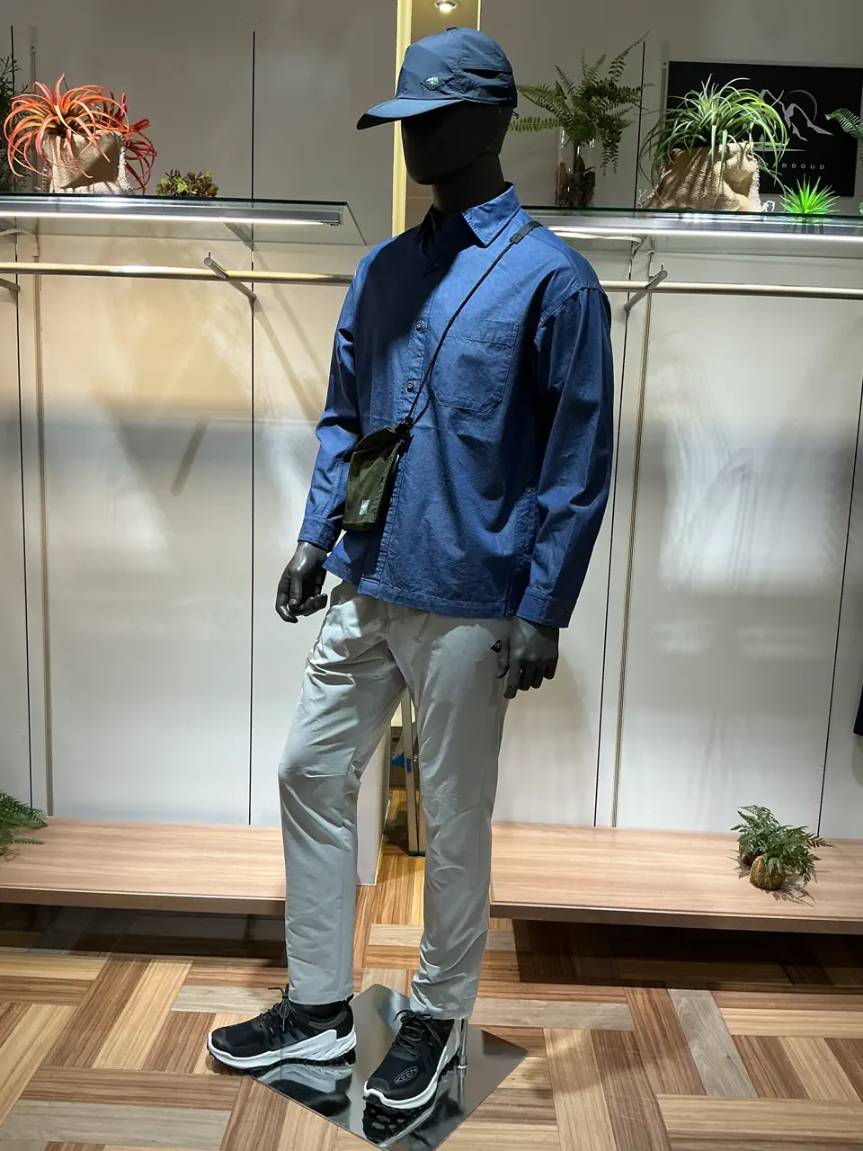 JOSEPH ABBOUD MOUNTAIN 小城 コーディネート画像