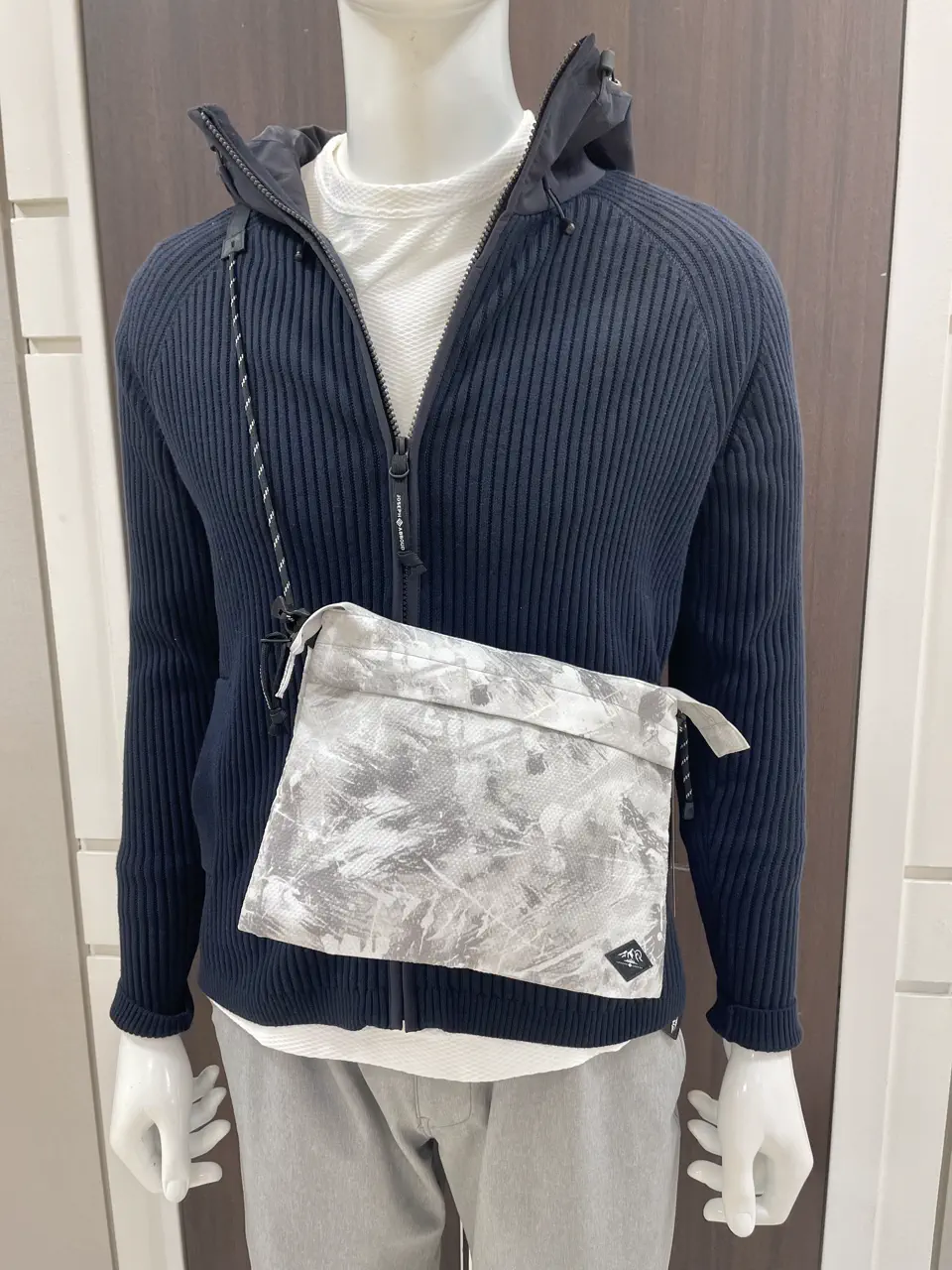 JOSEPH ABBOUD MOUNTAIN 松山 コーディネート画像