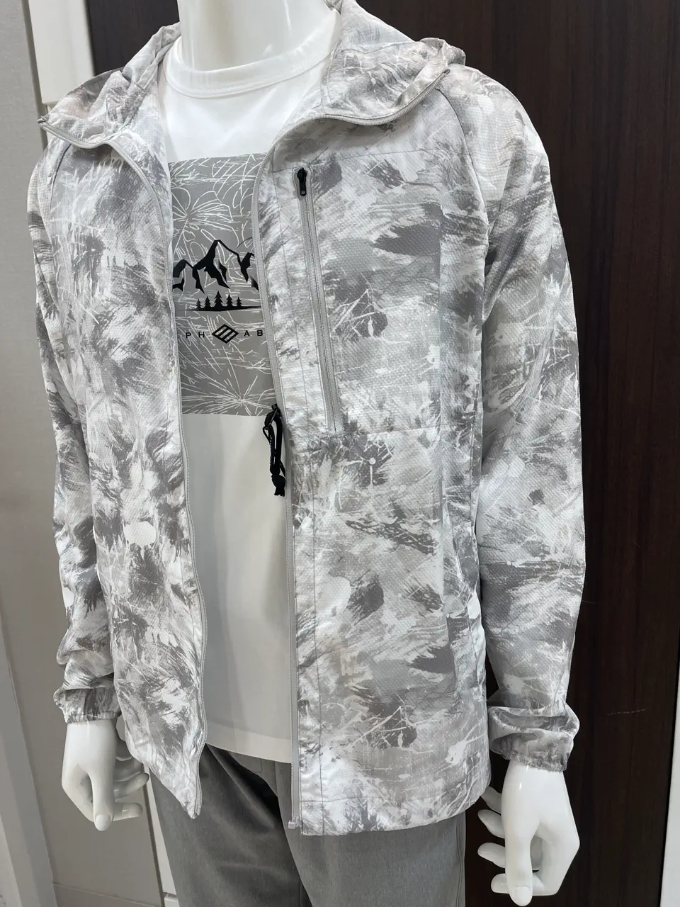 JOSEPH ABBOUD MOUNTAIN 松山 コーディネート画像
