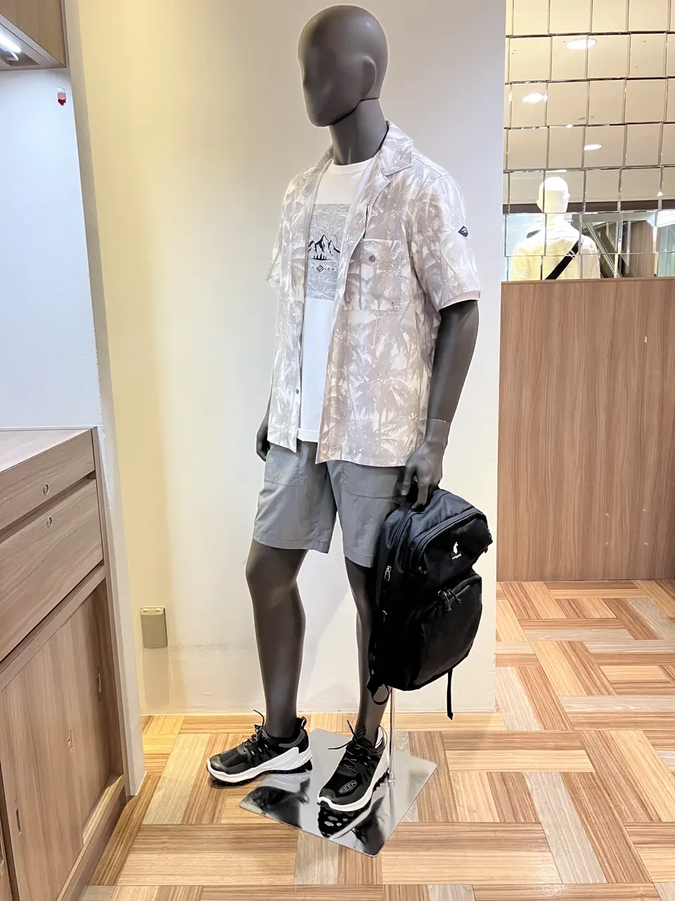 JOSEPH ABBOUD MOUNTAIN 小城 コーディネート画像