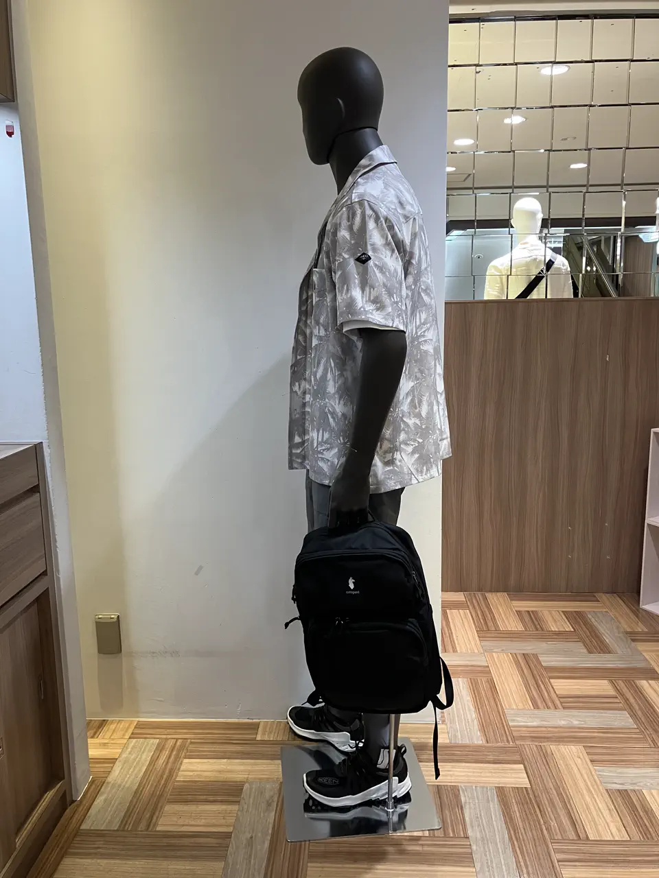 JOSEPH ABBOUD MOUNTAIN 小城 コーディネート画像