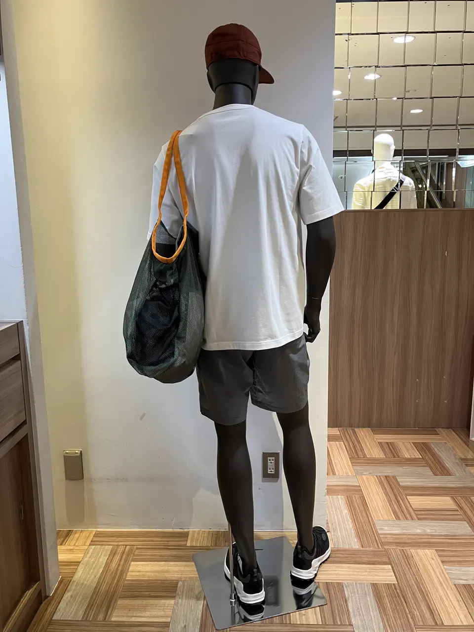 JOSEPH ABBOUD MOUNTAIN 小城 コーディネート画像