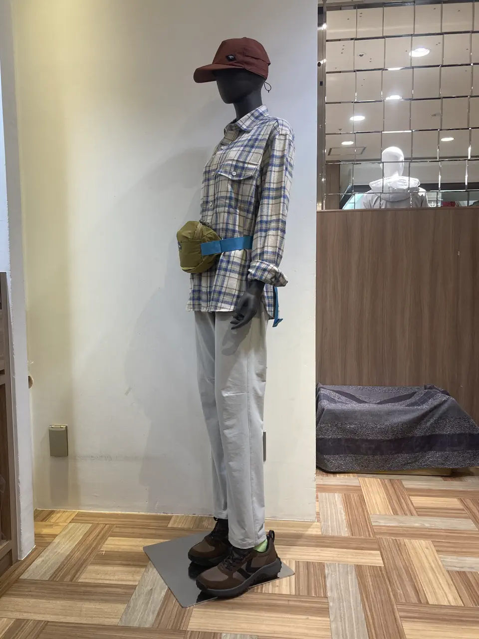 JOSEPH ABBOUD MOUNTAIN スタッフ コーディネート画像