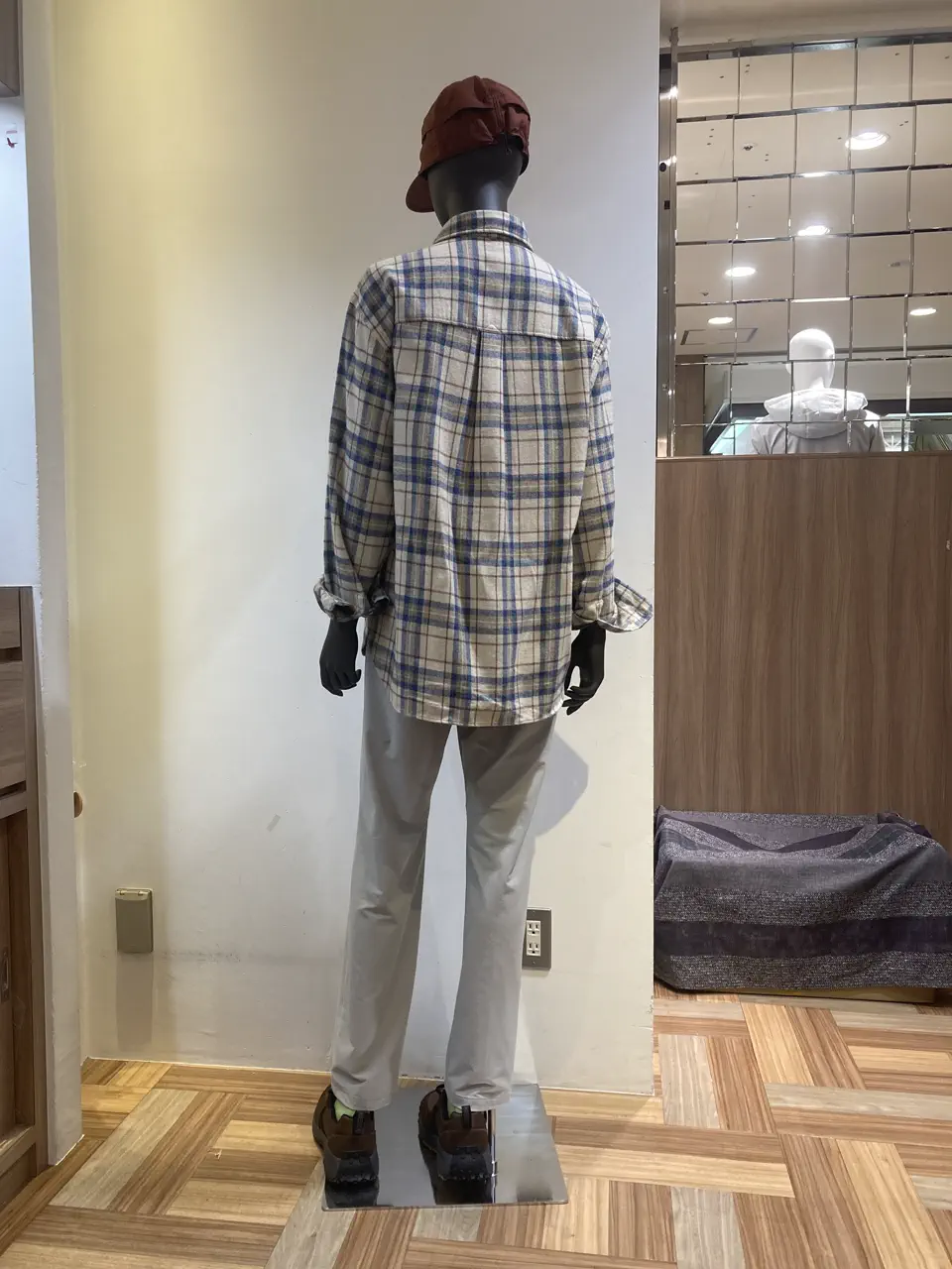 JOSEPH ABBOUD MOUNTAIN スタッフ コーディネート画像