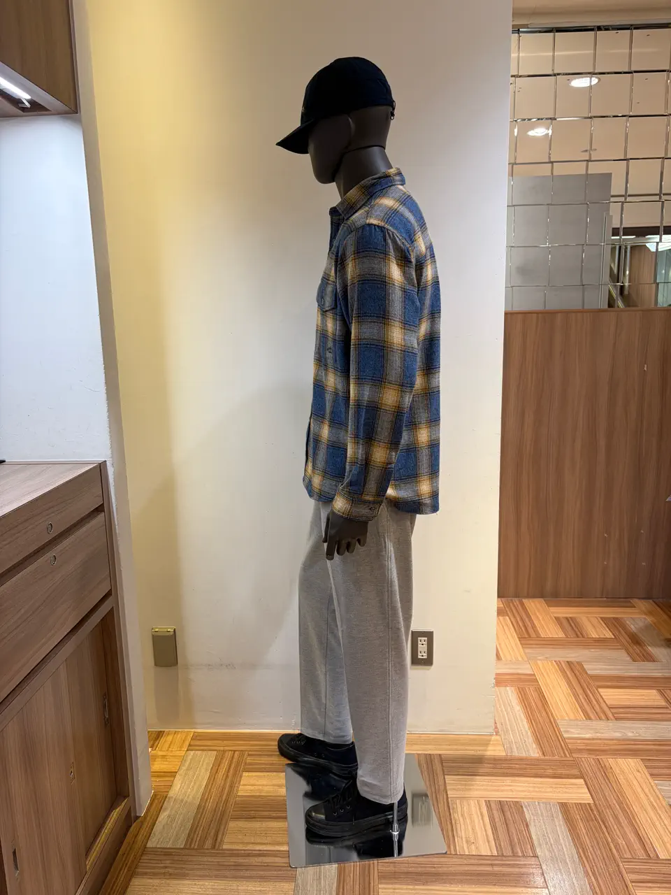 JOSEPH ABBOUD MOUNTAIN 小城 コーディネート画像