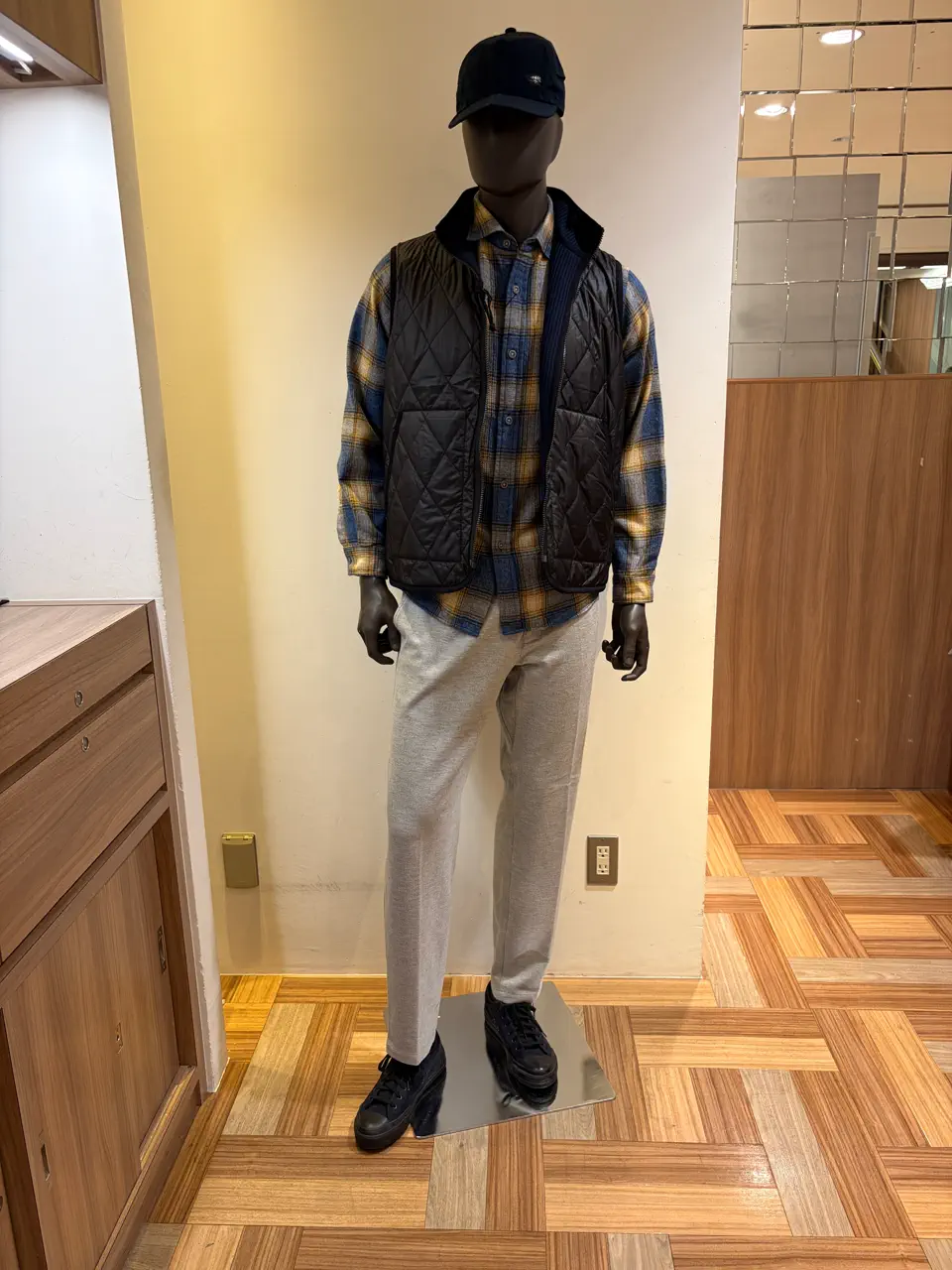 JOSEPH ABBOUD MOUNTAIN 小城 コーディネート画像