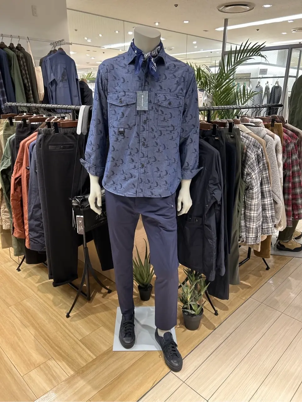 JOSEPH ABBOUD MOUNTAIN YANO コーディネート画像