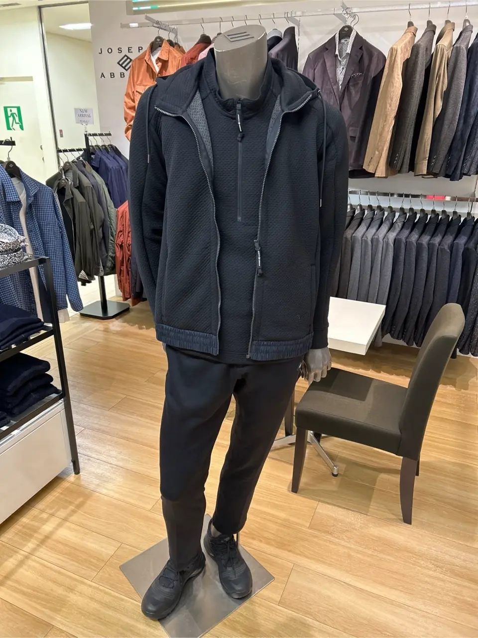 JOSEPH ABBOUD MOUNTAIN YANO コーディネート画像