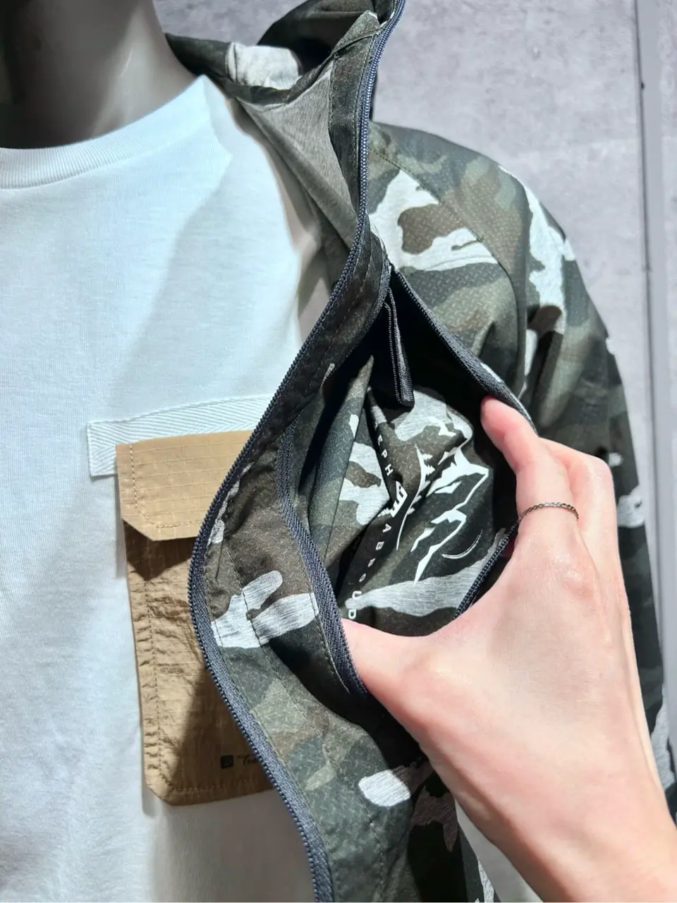 JOSEPH ABBOUD MOUNTAIN 二澤 コーディネート画像