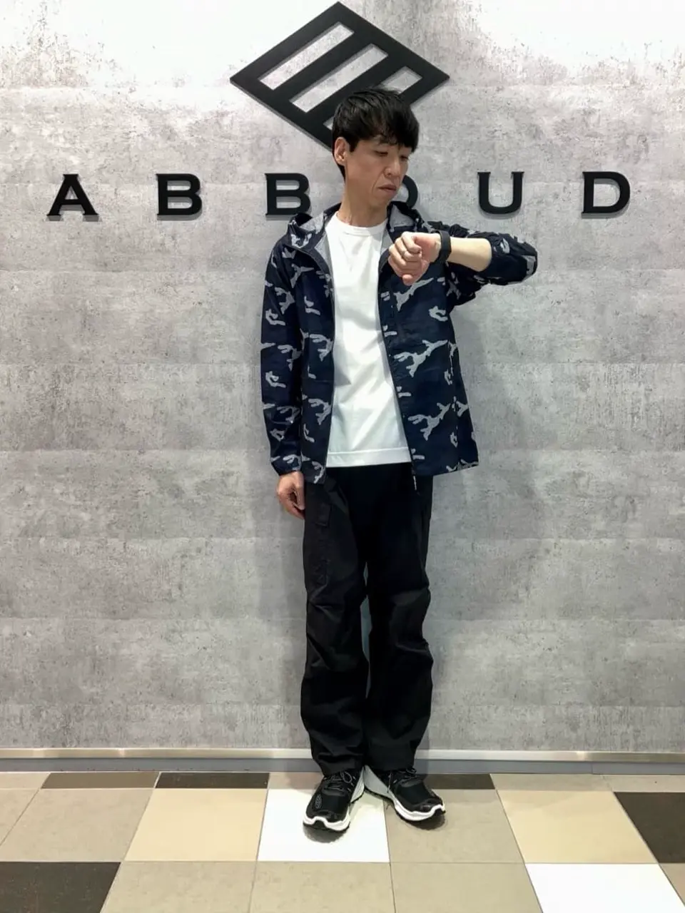 JOSEPH ABBOUD MOUNTAIN 足立 コーディネート画像