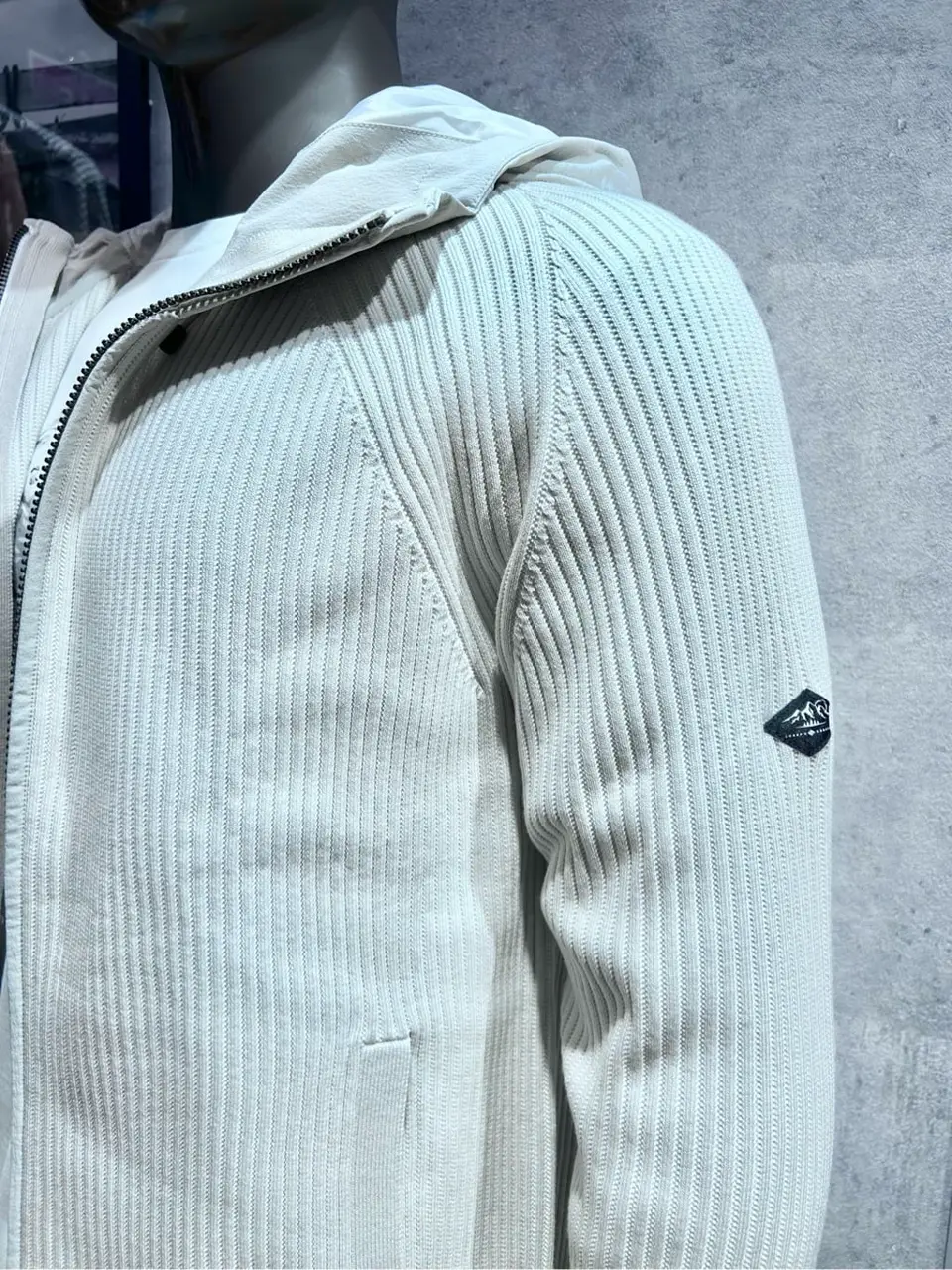 JOSEPH ABBOUD MOUNTAIN 二澤 コーディネート画像