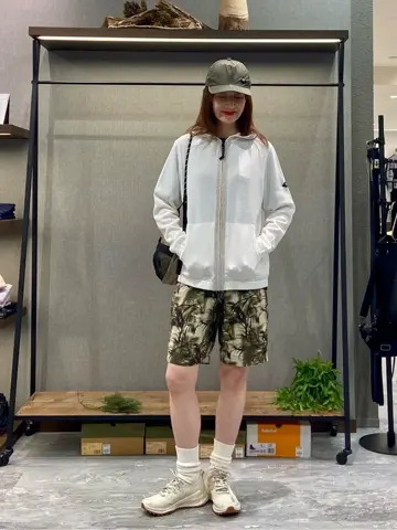 JOSEPH ABBOUD MOUNTAIN たかい　かおり コーディネート画像