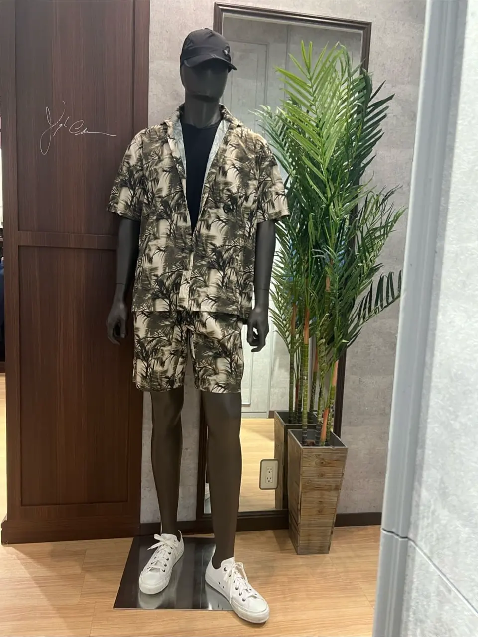 JOSEPH ABBOUD MOUNTAIN 上條 コーディネート画像