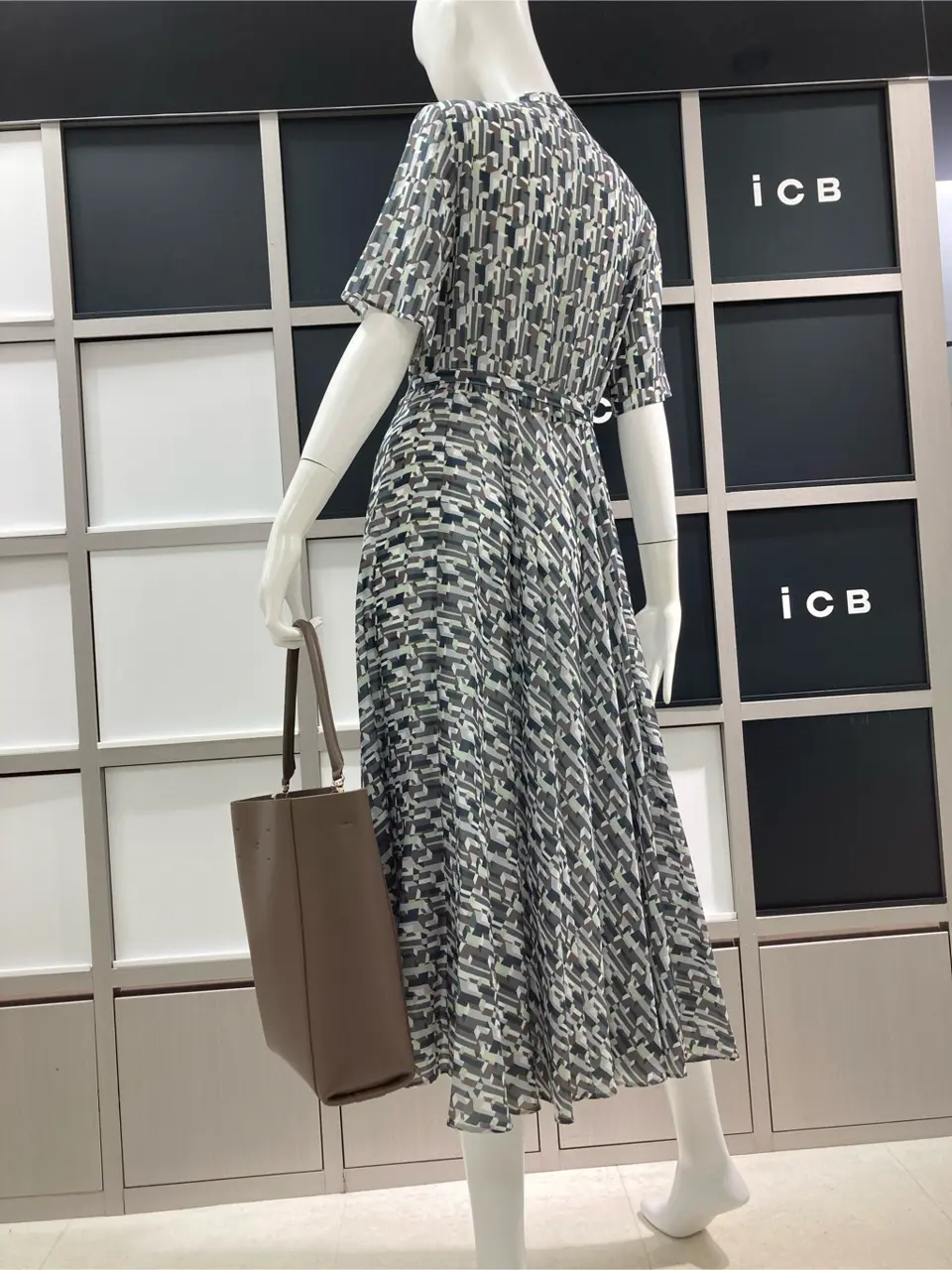 ICB スタッフ コーディネート画像