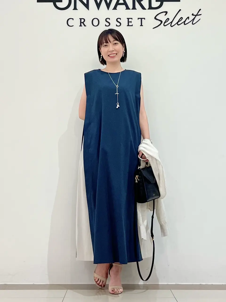 美品　iCB オンワード梶山　日本製 長袖　白　プリーツデザイン 長袖シャツ 美品 iCB オンワード梶山 日本製 長袖 白 プリーツデザイン 長袖