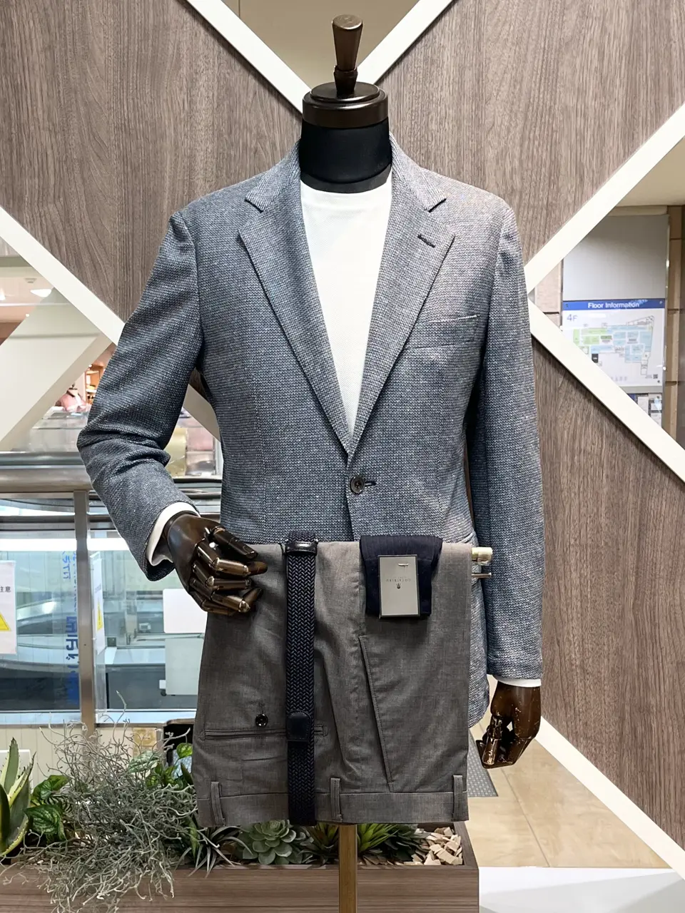 【2021現行 AIRY MOVE】ゴタイリク　スーツ　グレー　L ストレッチ 2021現行 AIRY MOVE】ゴタイリク スーツ グレー L ストレッチ