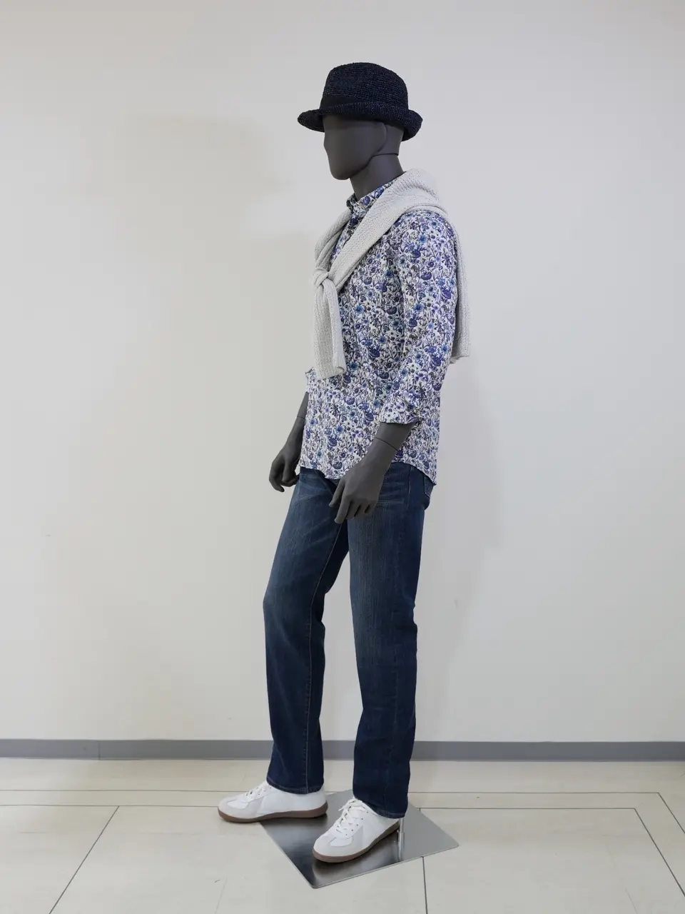 ONWARD CROSSET SELECT 岡田 コーディネート画像